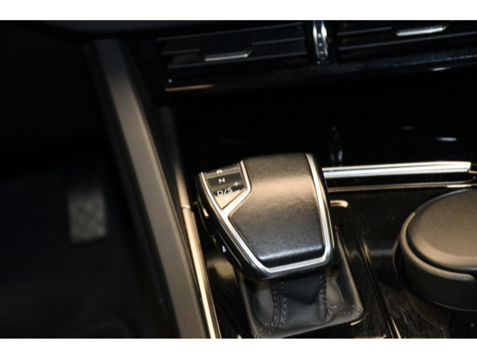 Volkswagen - Touareg_6