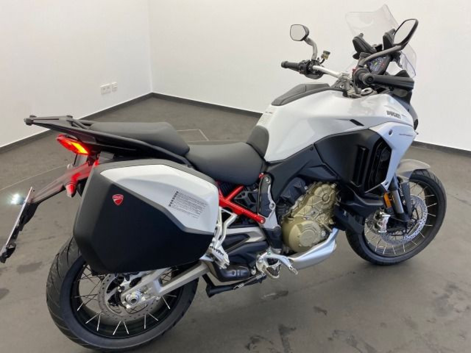 Ducati - Multistrada V4 S_3