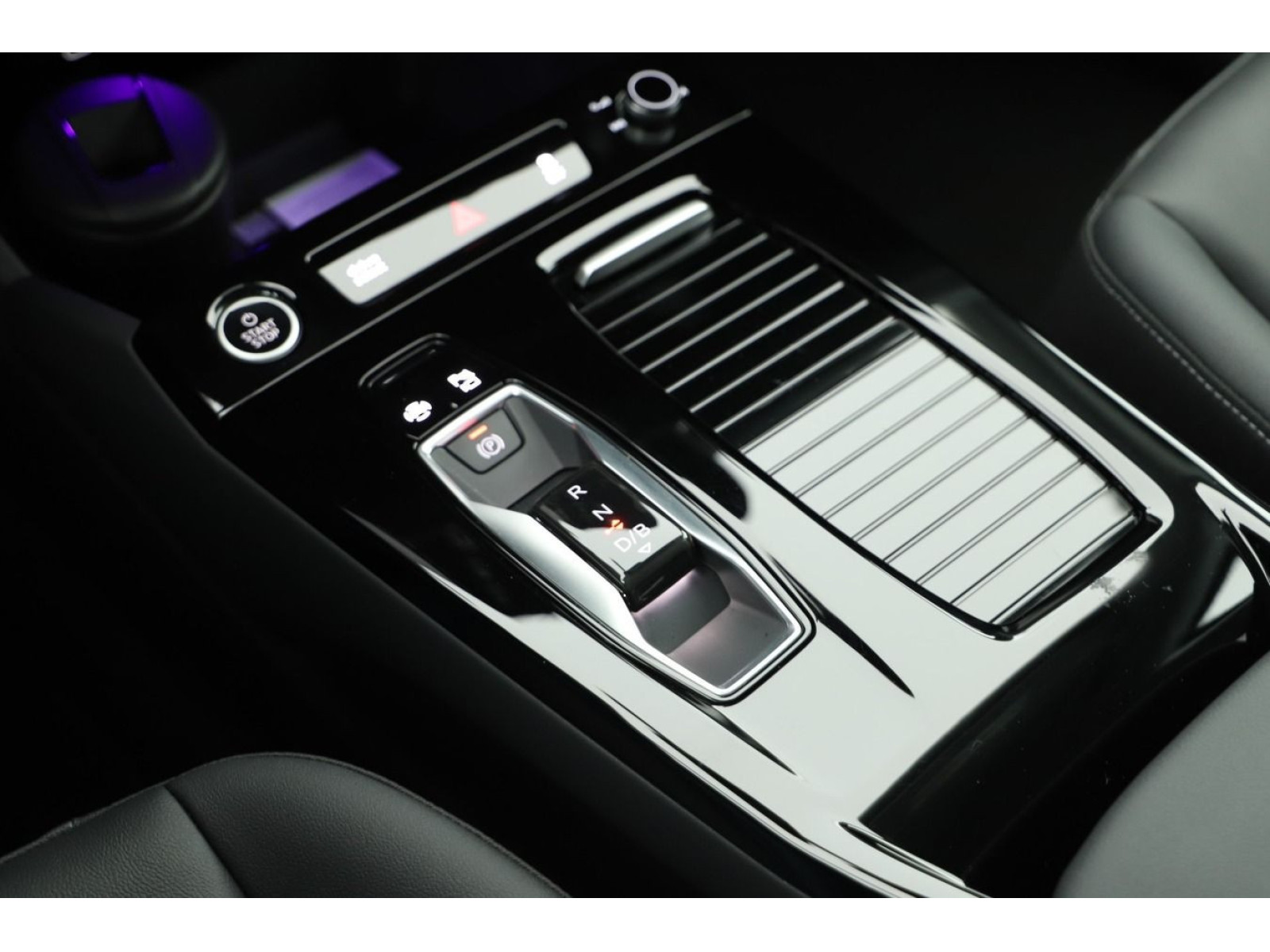 Audi - Q6 SUV e-tron_14