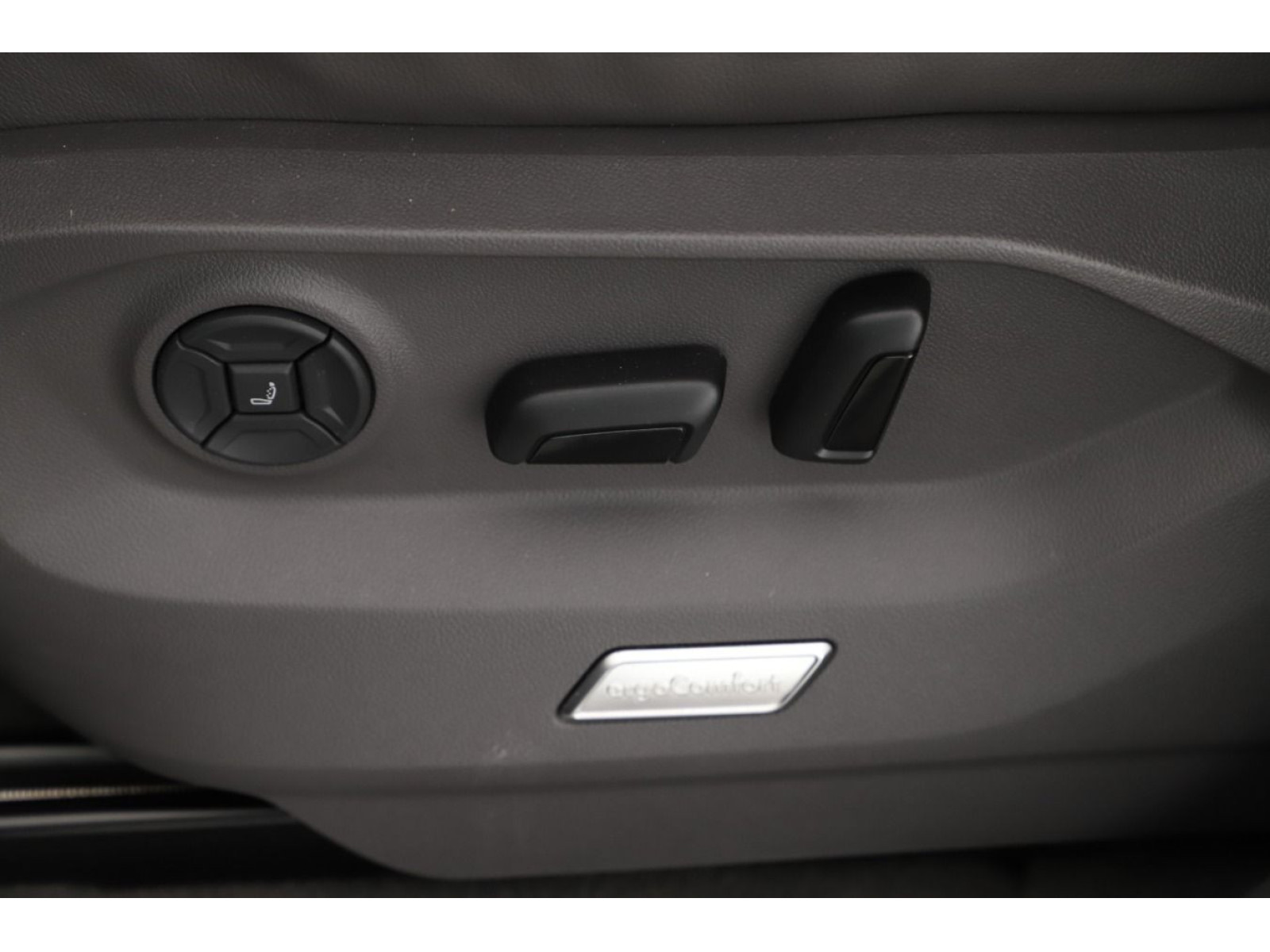 Volkswagen - Touareg_8