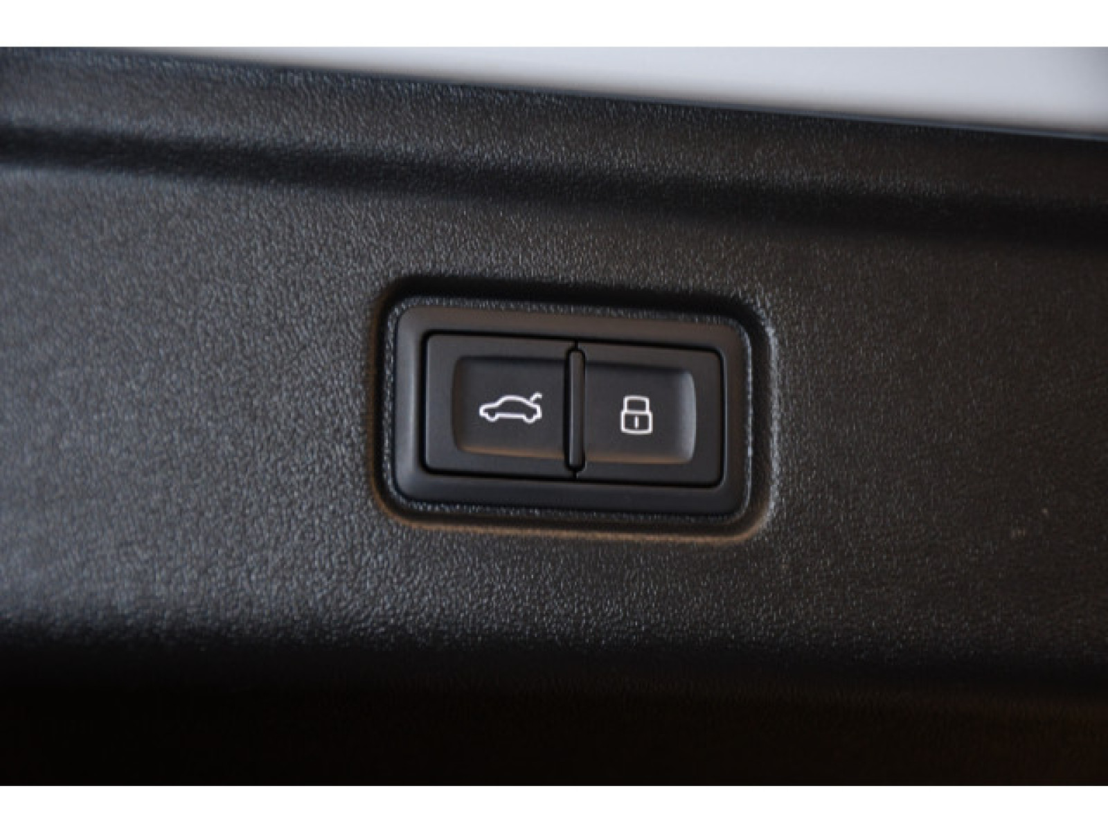 Audi - A6 Avant e-tron_13