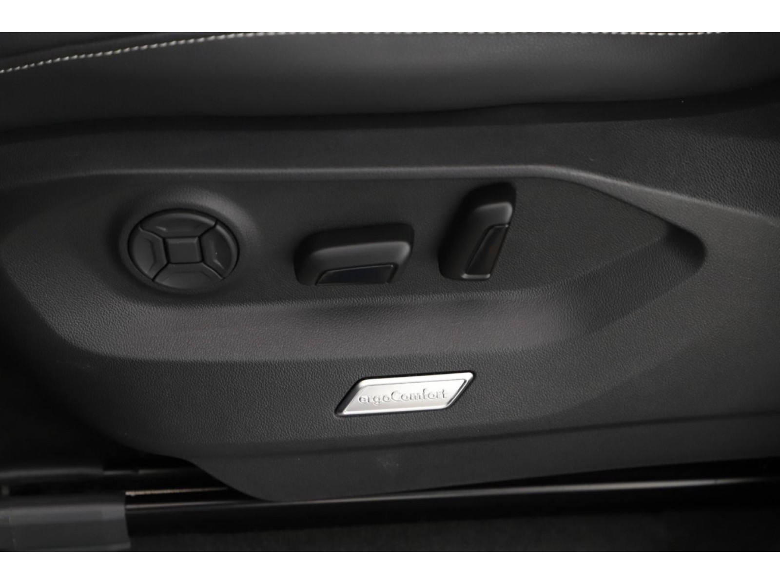 Volkswagen - Touareg_8