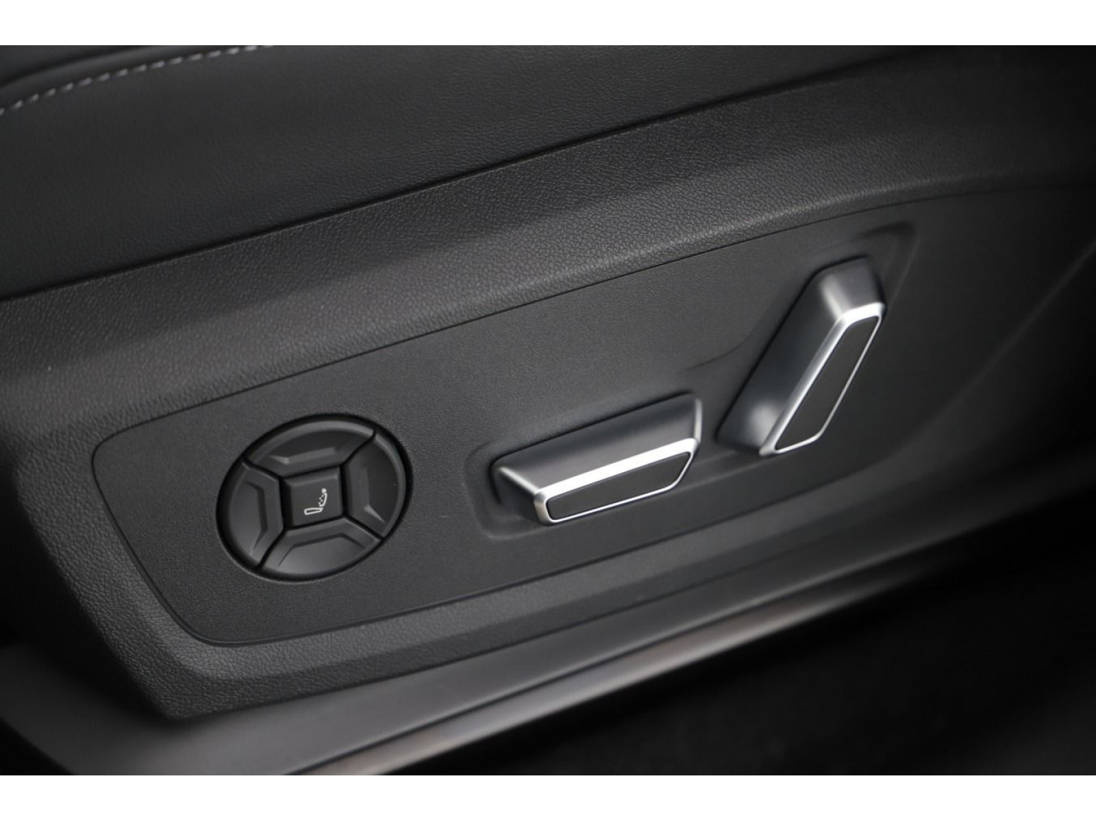 Audi - Q6 SUV e-tron_8