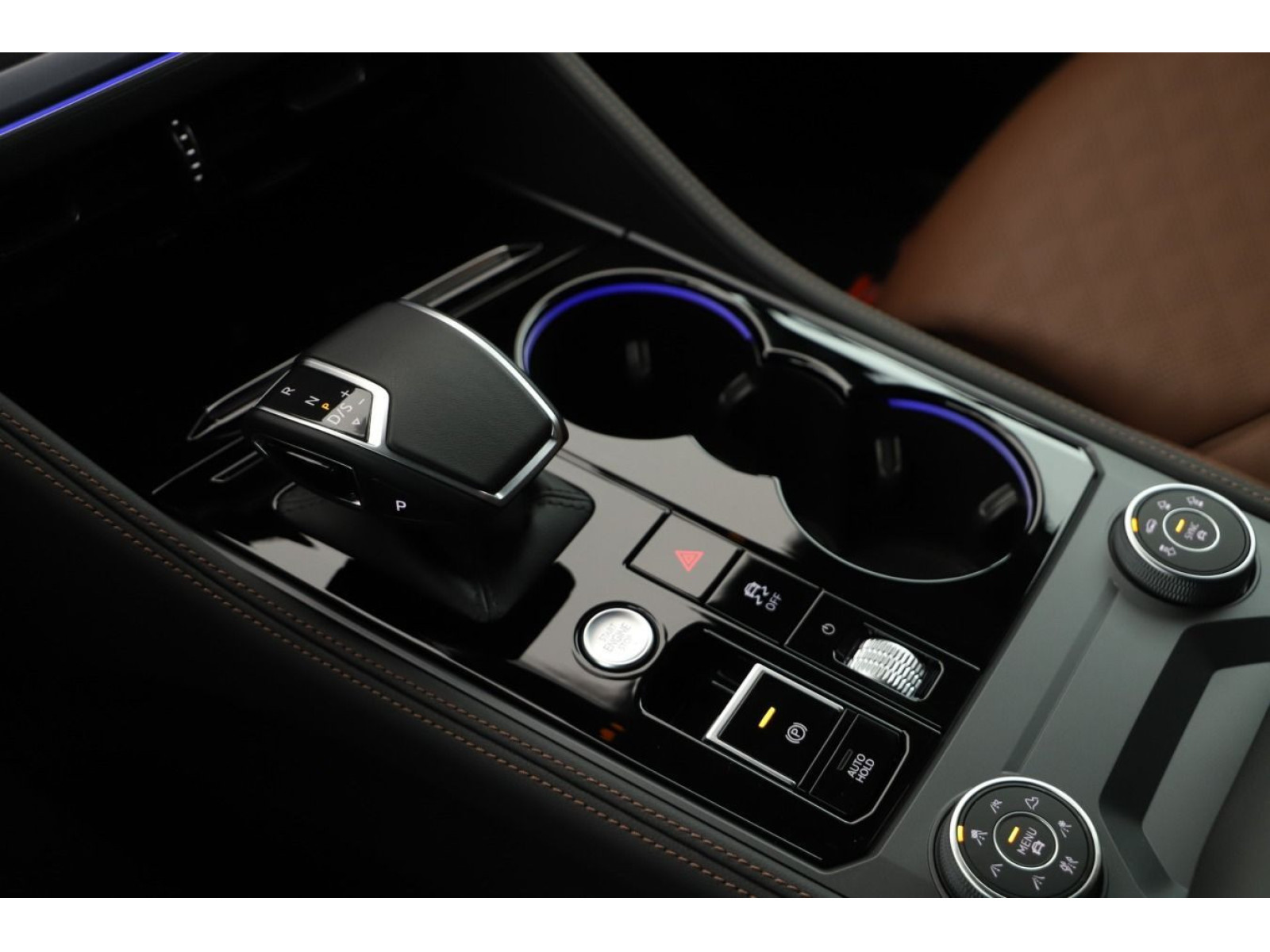 Volkswagen - Touareg_12